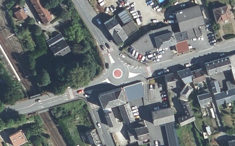 Vue aérienne du Rond-point anonyme n°723717144