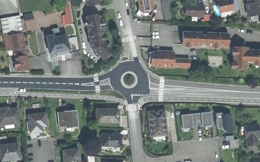 Vue aérienne du Rond-point anonyme n°723791681