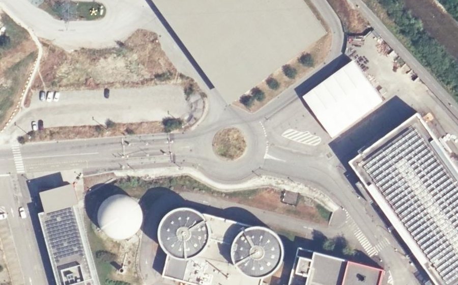 Vue aérienne du Rond-point anonyme n°723865401