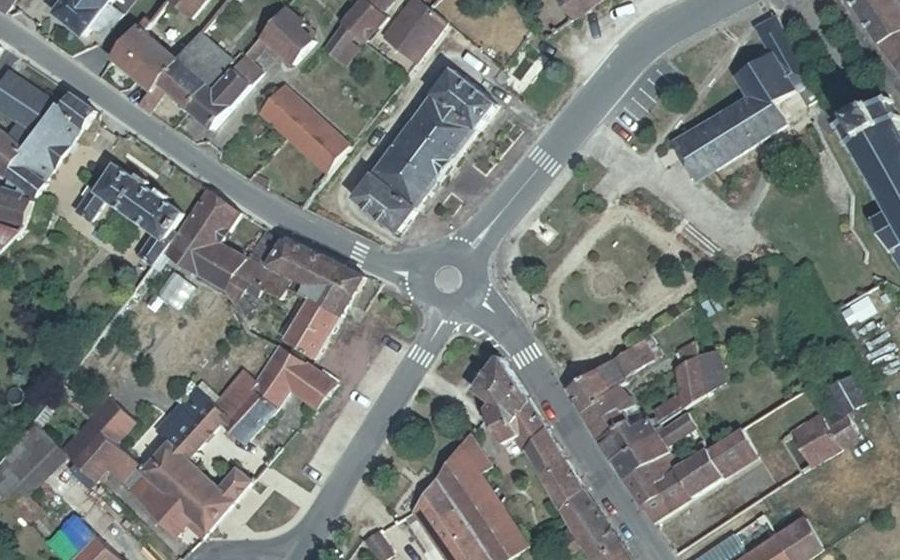 Vue aérienne du Rond-point anonyme n°724027372