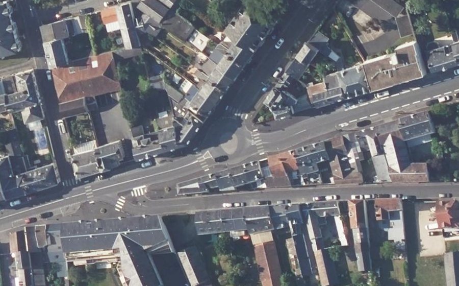 Vue aérienne du Rond-point anonyme n°724031920