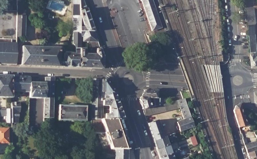 Vue aérienne du Rond-point anonyme n°724031922