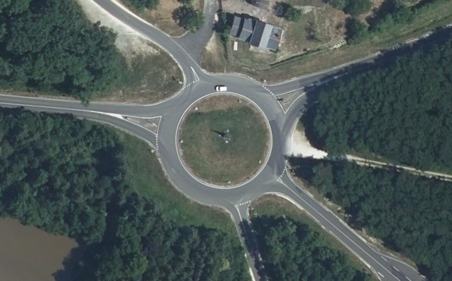 Vue aérienne du Rond-point anonyme n°724276678