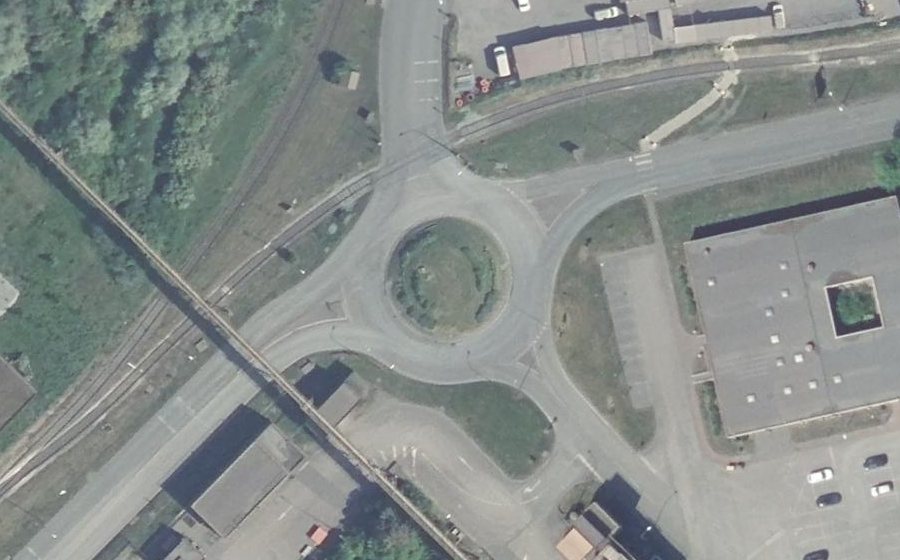 Vue aérienne du Rond-point anonyme n°72434450