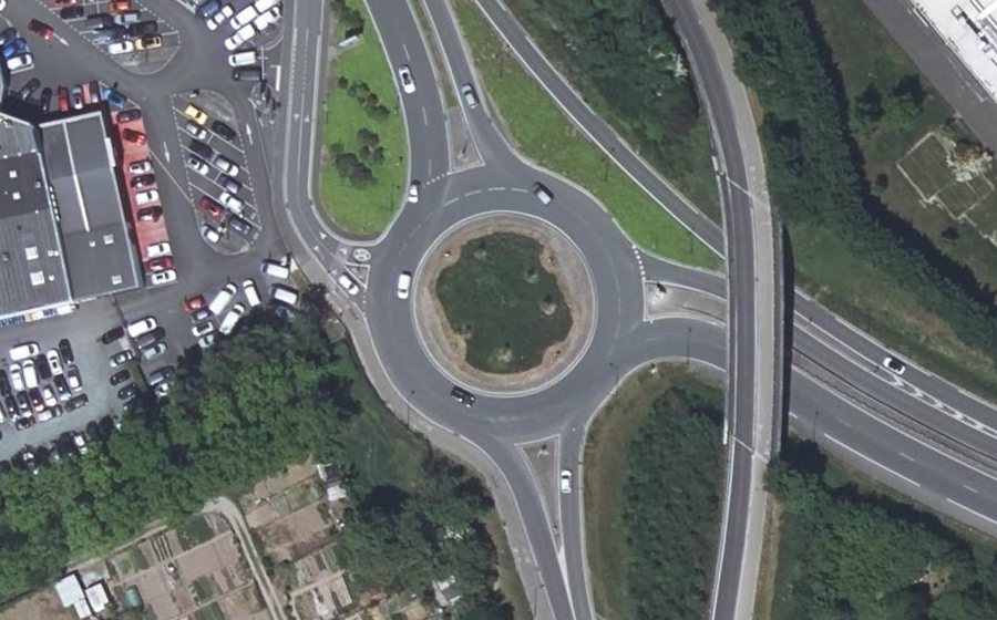 Vue aérienne du Rond-point anonyme n°724352358