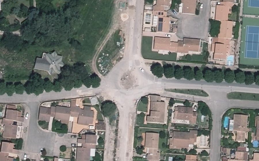 Vue aérienne du Rond-point anonyme n°72438373