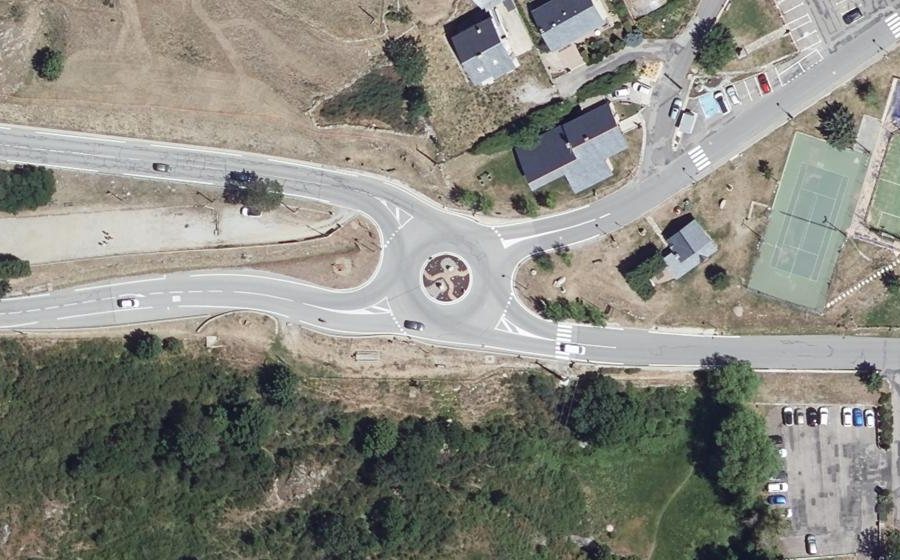 Vue aérienne du Rond-point anonyme n°72447300