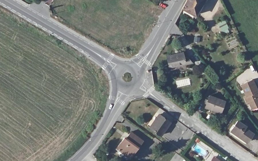 Vue aérienne du Rond-point anonyme n°724508155