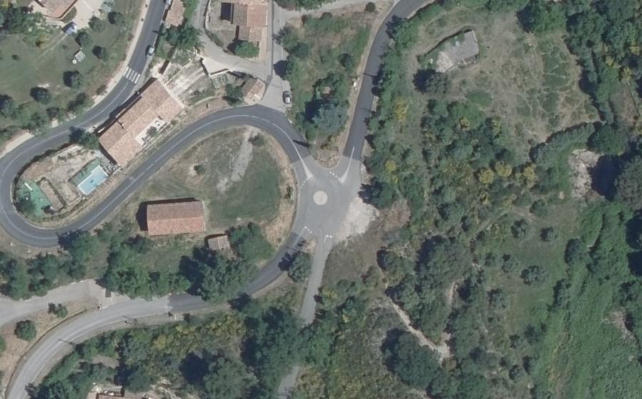 Vue aérienne du Rond-point anonyme n°724520694