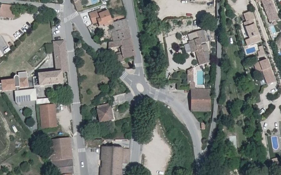 Vue aérienne du Rond-point anonyme n°724520698