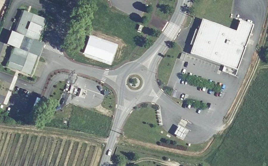 Vue aérienne du Rond-point anonyme n°724588493