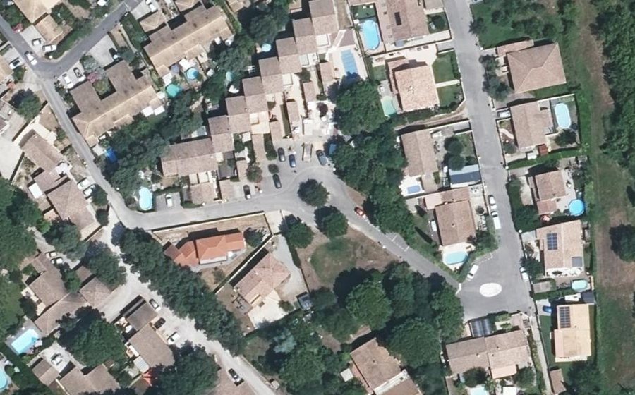 Vue aérienne du Rond-point anonyme n°72463362