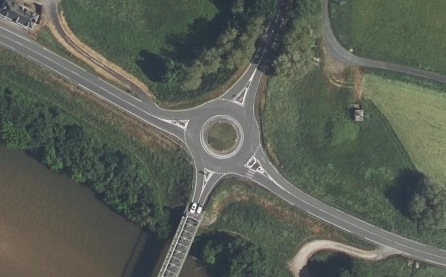 Vue aérienne du Rond-point anonyme n°724889265