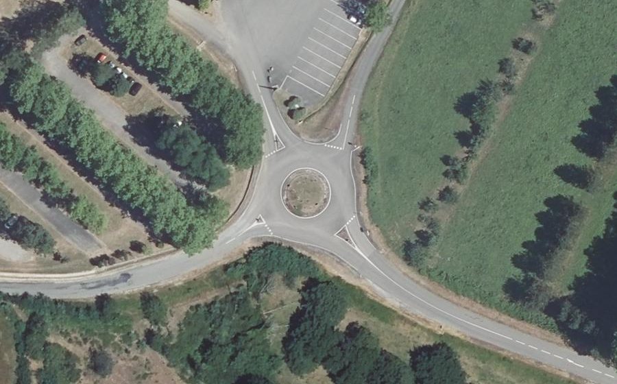 Vue aérienne du Rond-point anonyme n°72494232