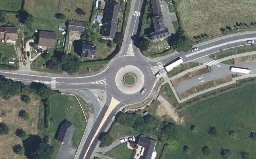 Vue aérienne du Rond-point anonyme n°72495143