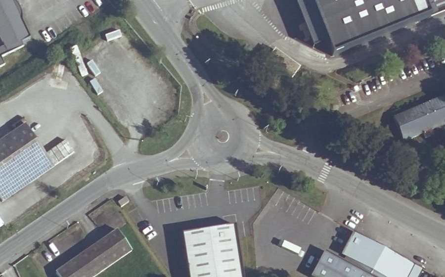 Vue aérienne du Rond-point anonyme n°72502190