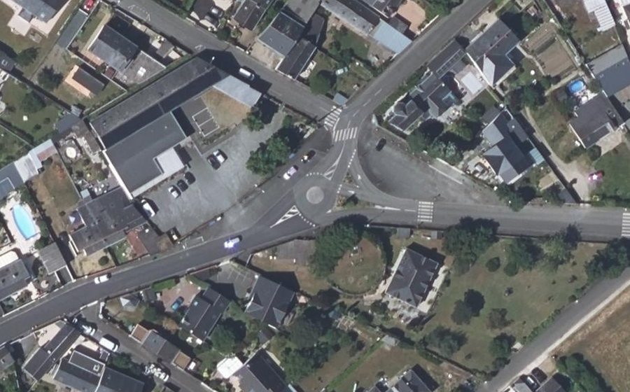 Vue aérienne du Rond-point anonyme n°725026787