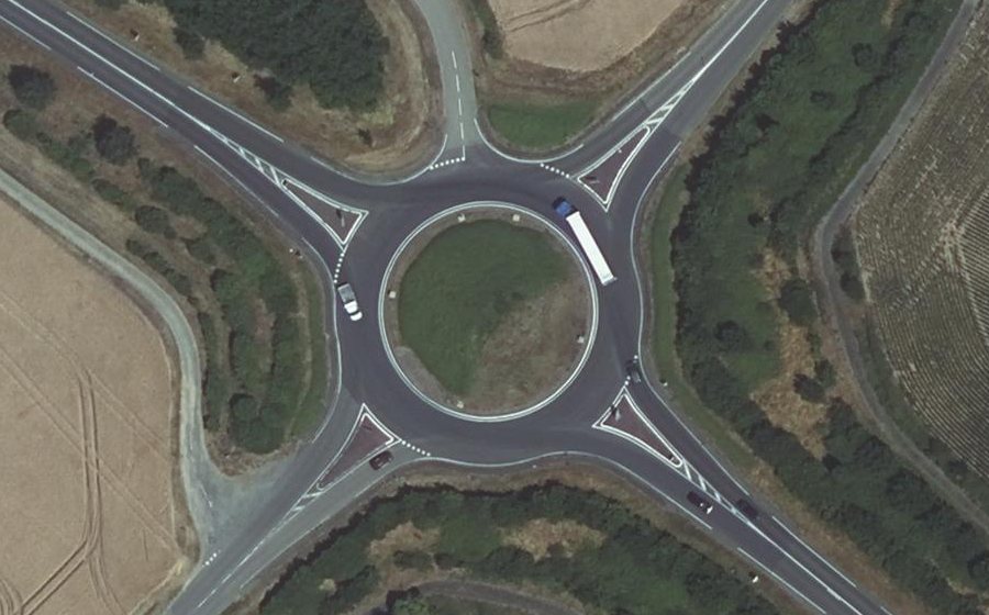 Vue aérienne du Rond-point anonyme n°72502858
