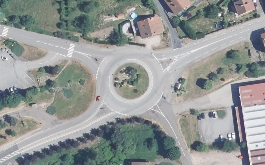 Vue aérienne du Rond-point anonyme n°72524382