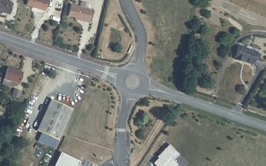 Vue aérienne du Rond-point anonyme n°725791428