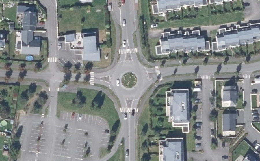 Vue aérienne du Rond-point anonyme n°72597987