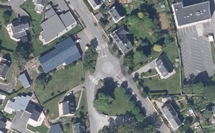 Vue aérienne du Rond-point anonyme n°72597993