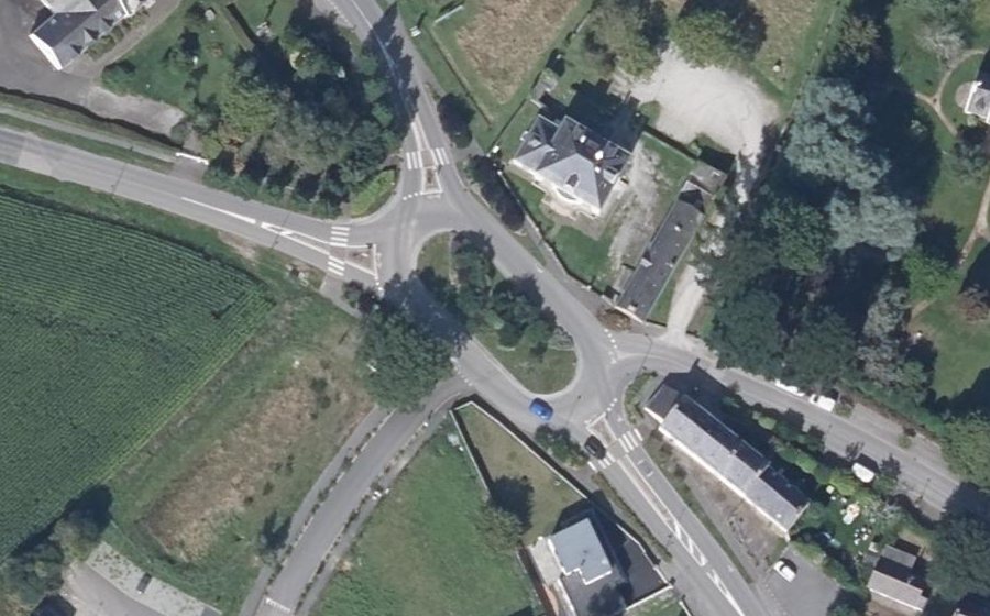 Vue aérienne du Rond-point anonyme n°72597998