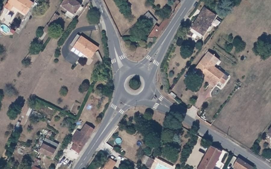 Vue aérienne du Rond-point anonyme n°72620168