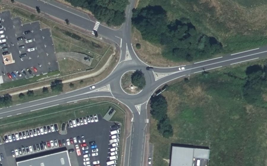 Vue aérienne du Rond-point anonyme n°72622693