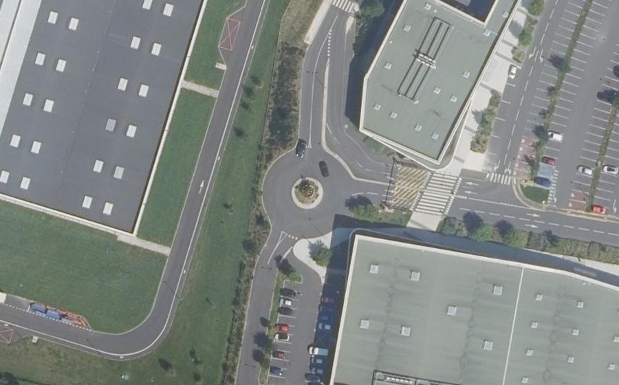 Vue aérienne du Rond-point anonyme n°726257535