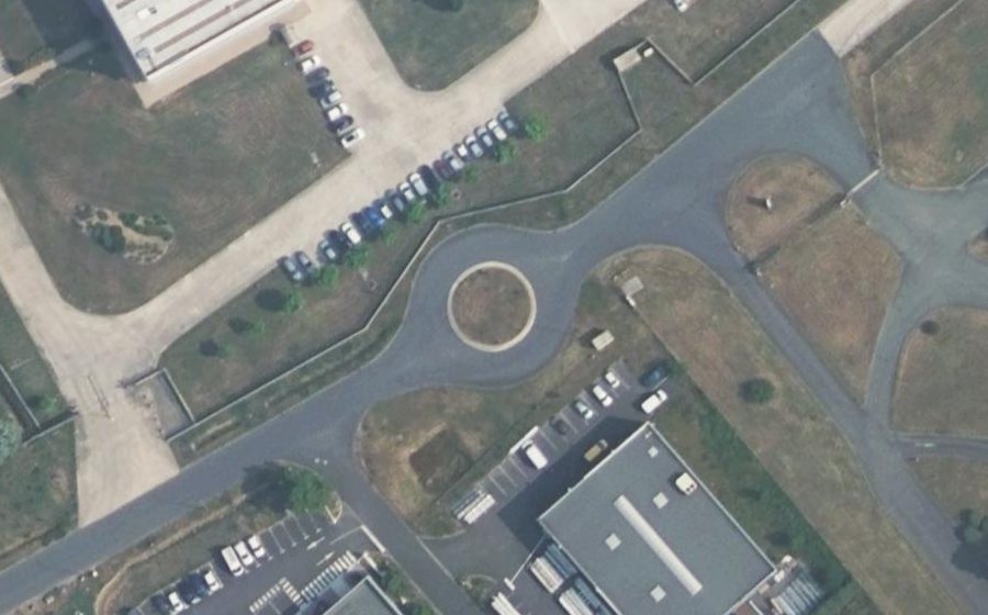 Vue aérienne du Rond-point anonyme n°726631598