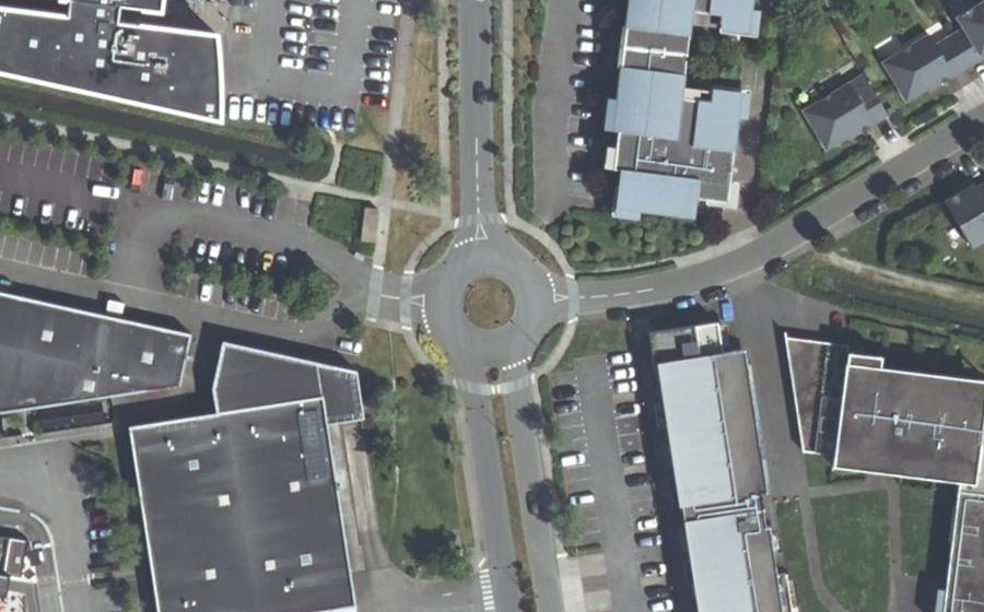 Vue aérienne du Rond-point anonyme n°72695534
