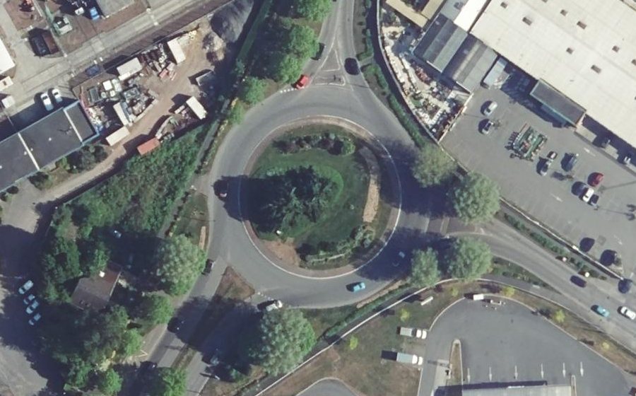Vue aérienne du Rond-point anonyme n°72697776