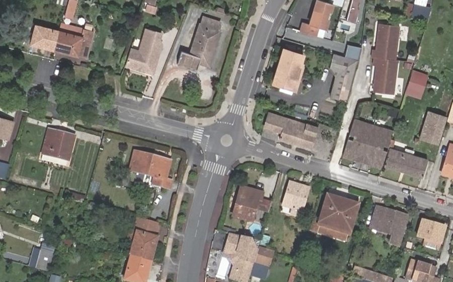 Vue aérienne du Rond-point anonyme n°727123726