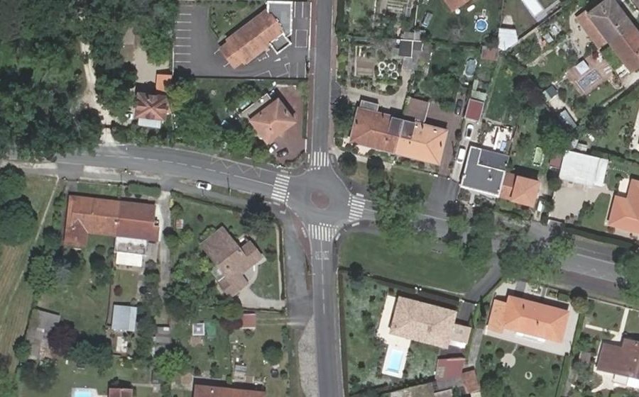 Vue aérienne du Rond-point anonyme n°727174034