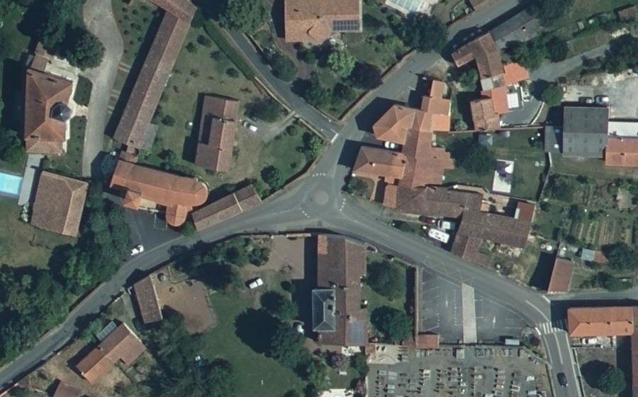 Vue aérienne du Rond-point anonyme n°727203942