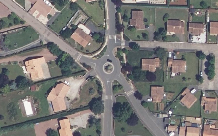 Vue aérienne du Rond-point anonyme n°727213067