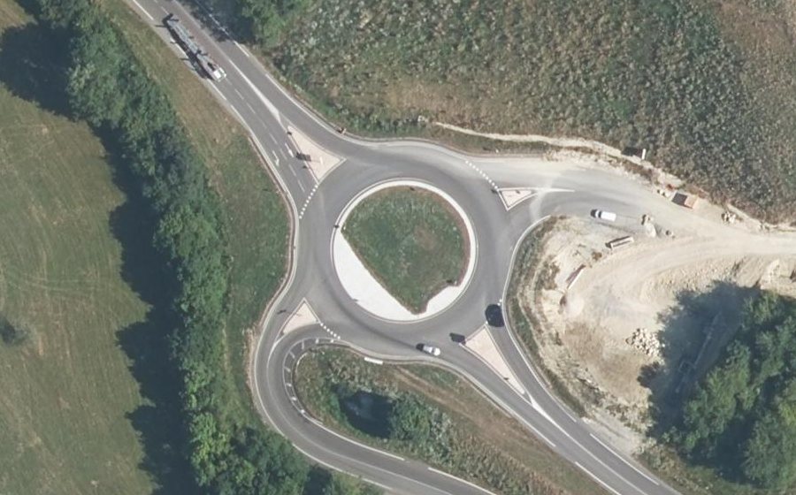 Vue aérienne du Rond-point anonyme n°727233790