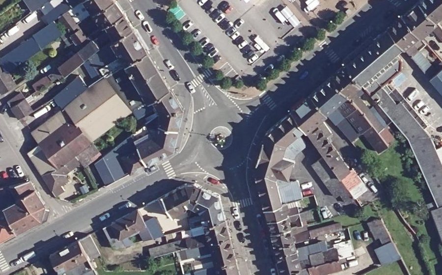 Vue aérienne du Rond-point anonyme n°727312841