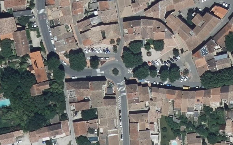 Vue aérienne du Rond-point anonyme n°72733167