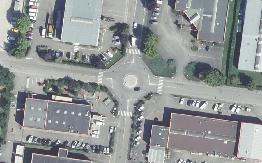 Vue aérienne du Rond-point anonyme n°72735140