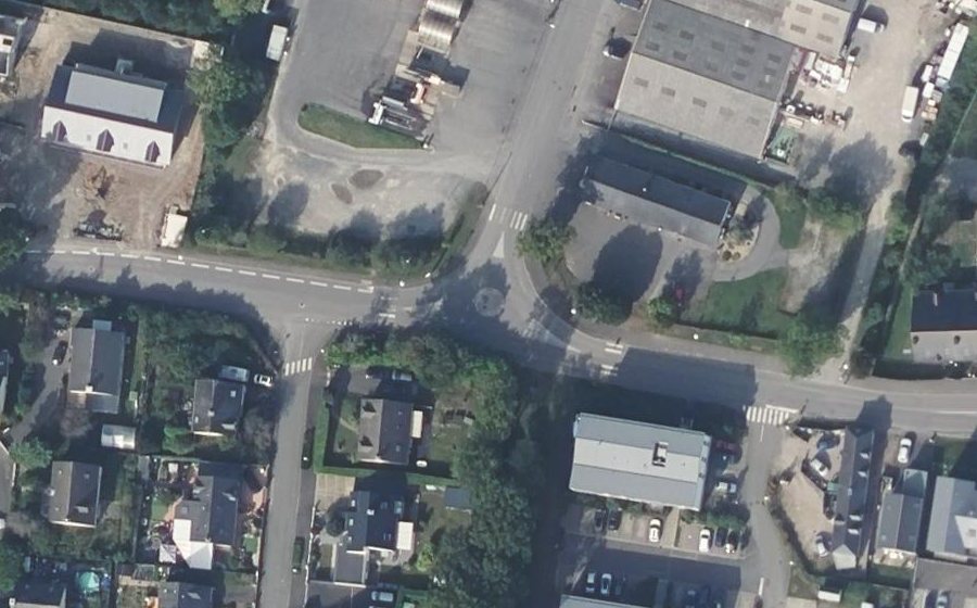Vue aérienne du Rond-point anonyme n°72738401