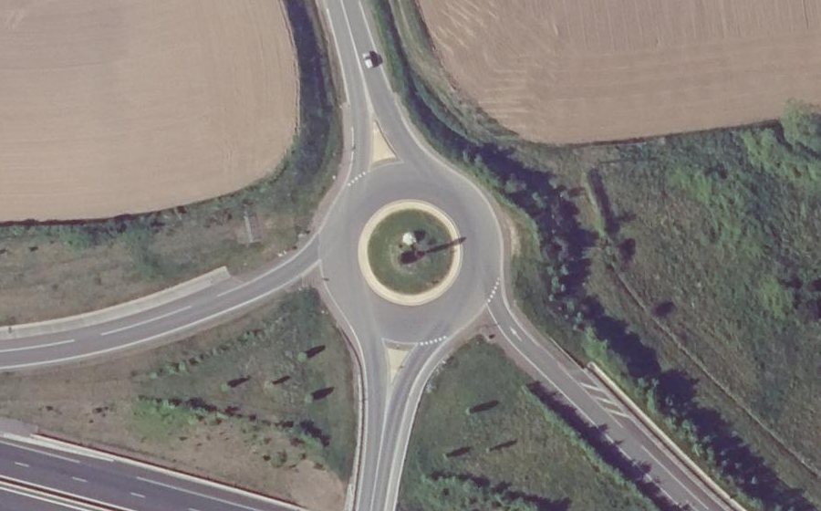 Vue aérienne du Rond-point anonyme n°727580832