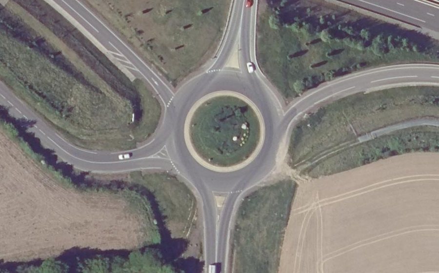 Vue aérienne du Rond-point anonyme n°727580835