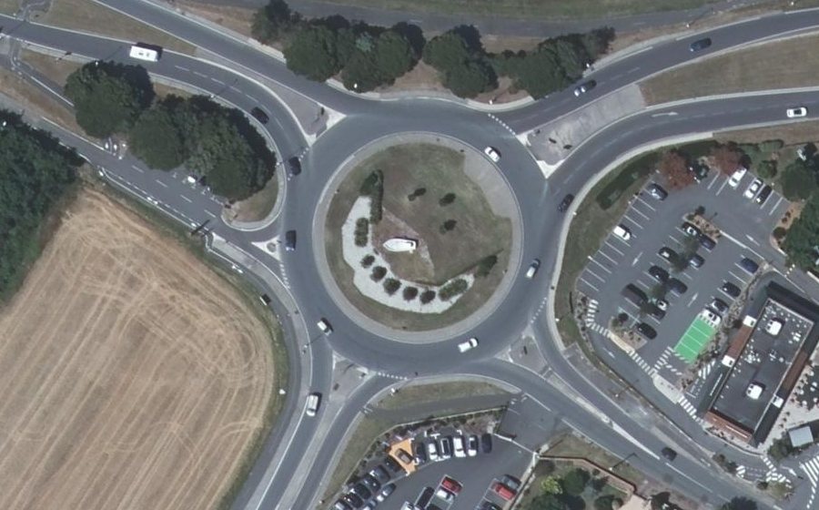 Vue aérienne du Rond-point anonyme n°727715119