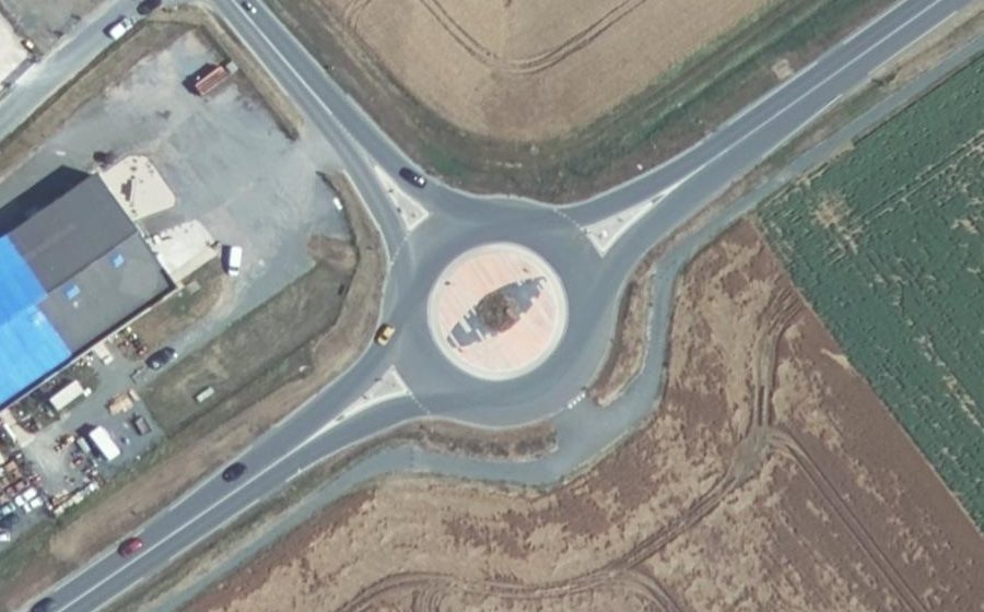 Vue aérienne du Rond-point anonyme n°727738099