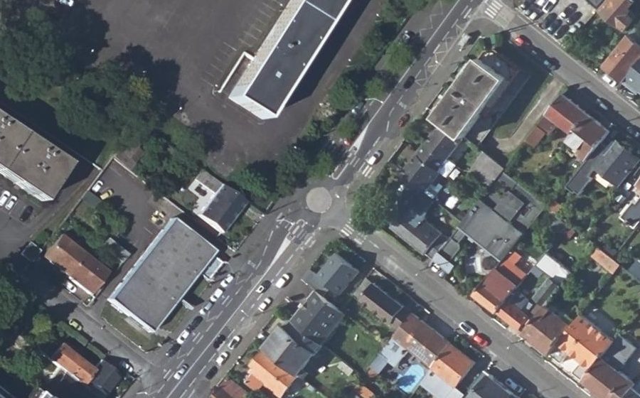Vue aérienne du Rond-point anonyme n°727833790