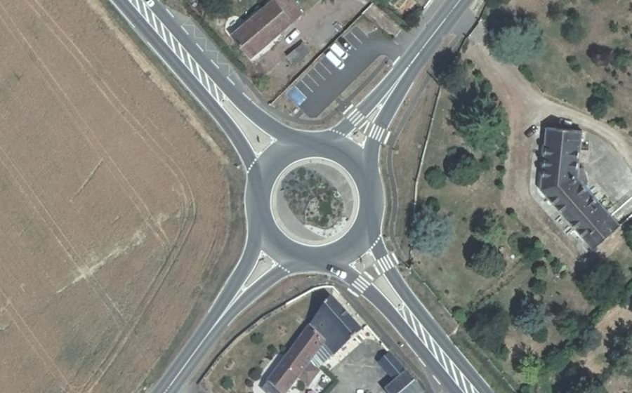 Vue aérienne du Rond-point anonyme n°728321097