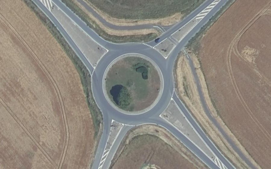 Vue aérienne du Rond-point anonyme n°72886926
