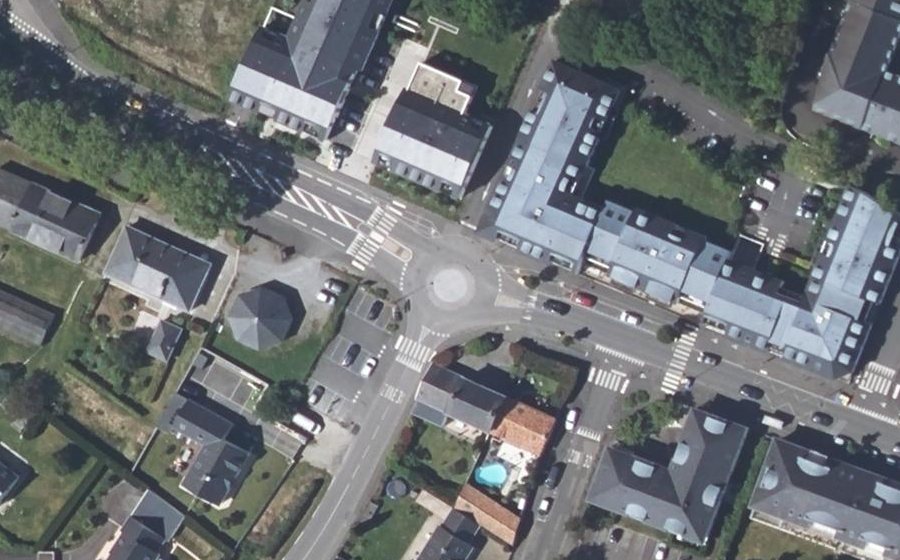 Vue aérienne du Rond-point anonyme n°729093350